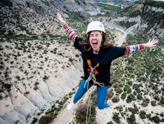 Salto de puenting hacia atras